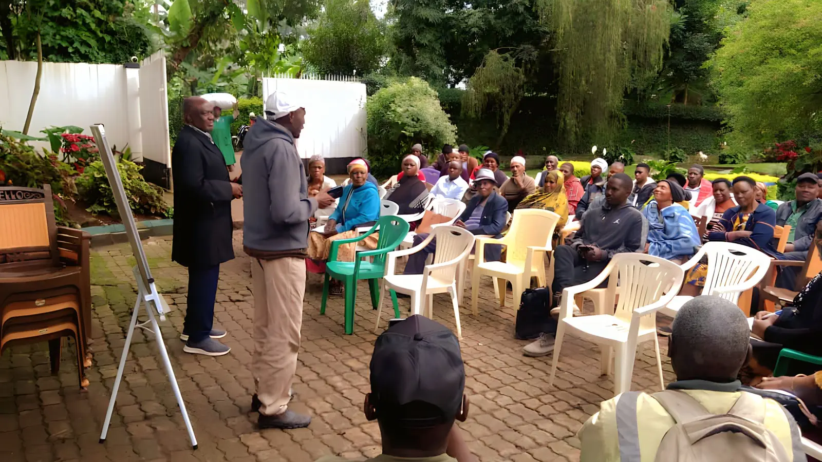 Prodaco consultant addressing farmers during a group advisory session